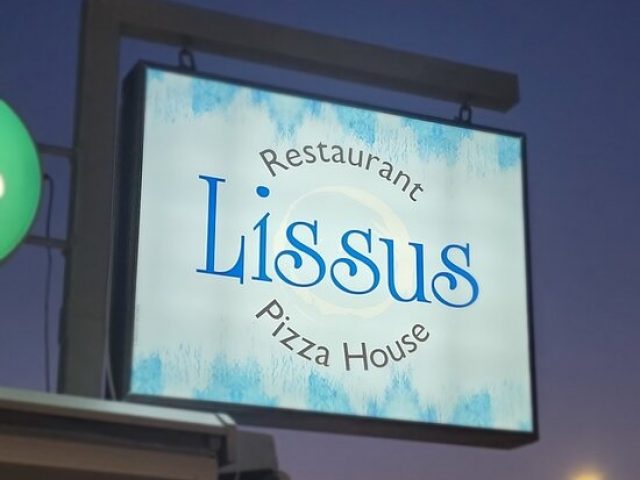 LISSUS THE BEST RESTAURANT IN RETHYMNO-THE BEST FOOD IN RETHYMNO-LISSUS RESTAURANT AT RETHYMNO BEACH-MEAT-SEAFOOD-PIZZAS-PASTA-VEGAN FOOD RETHYMNO BEACH